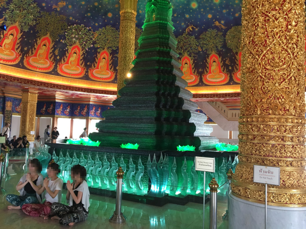 ワットパクナムでの正しい服装 サンダルはマナー違反